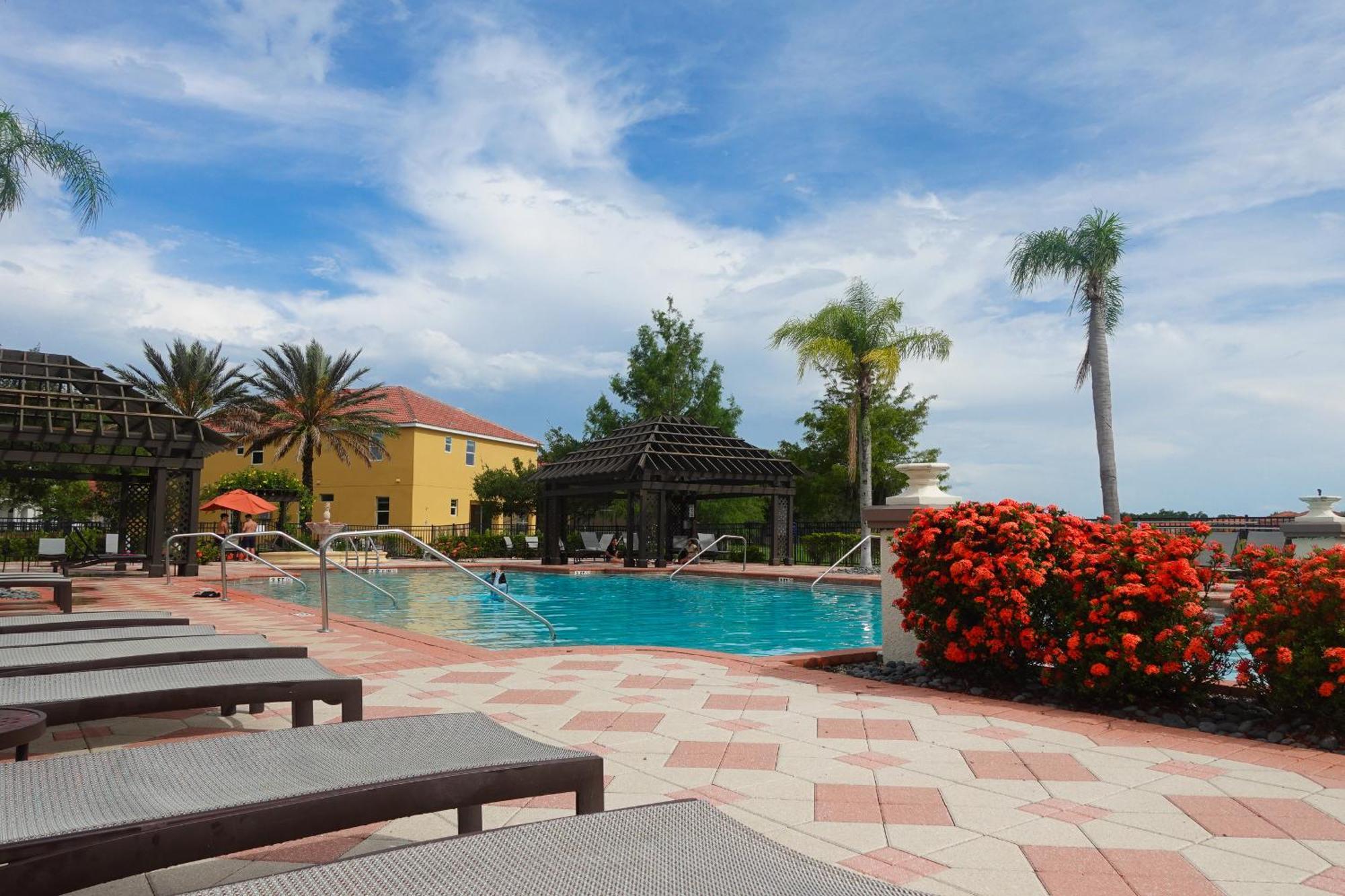 Waterfront Brand New Modern Luxury 8 Bedroom Pool House! Sleeps 16 Kissimmee Bagian luar foto