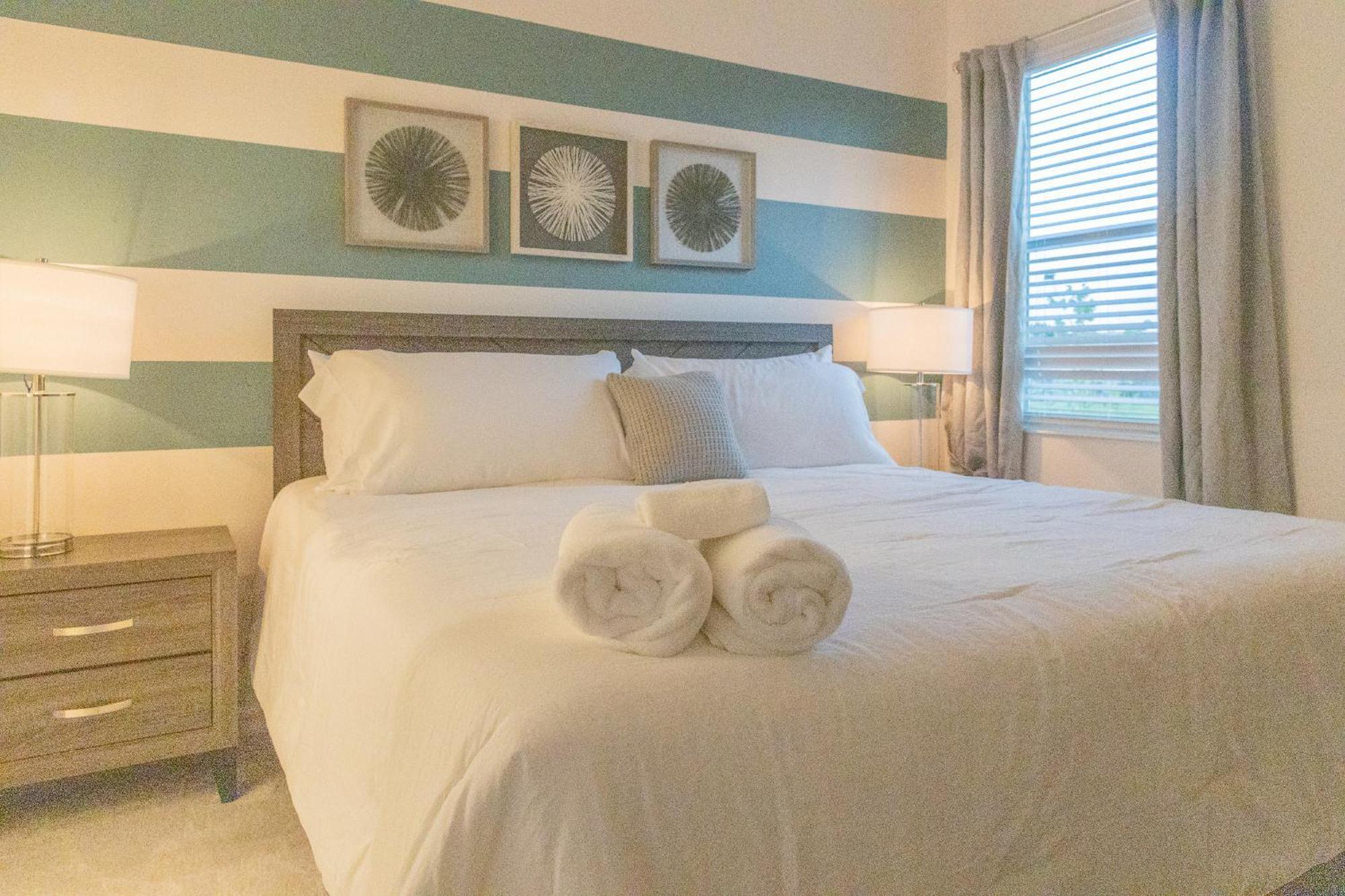 Waterfront Brand New Modern Luxury 8 Bedroom Pool House! Sleeps 16 Kissimmee Bagian luar foto