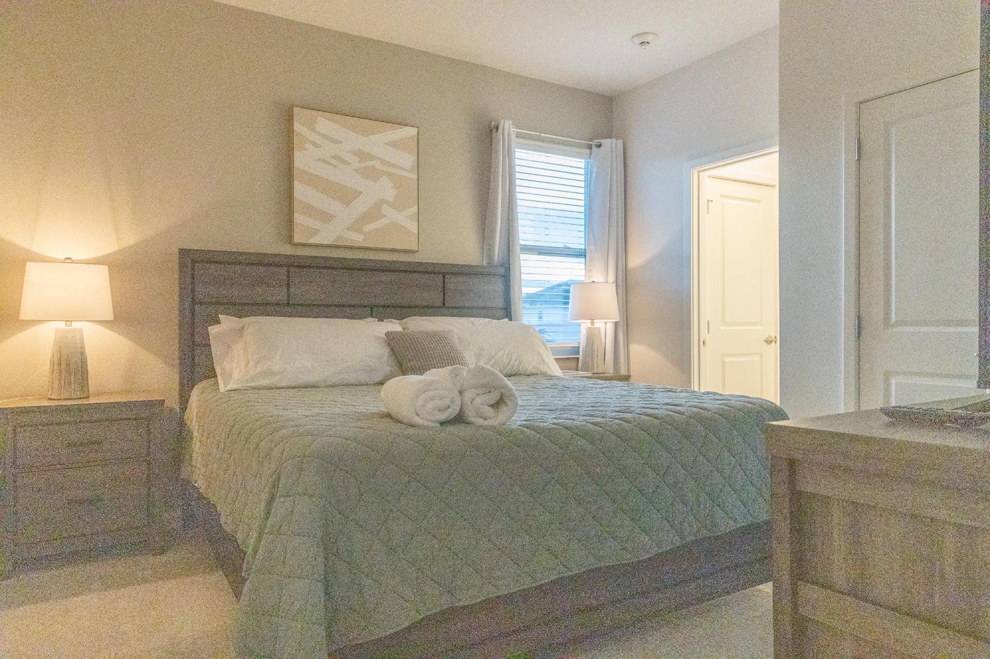 Waterfront Brand New Modern Luxury 8 Bedroom Pool House! Sleeps 16 Kissimmee Bagian luar foto